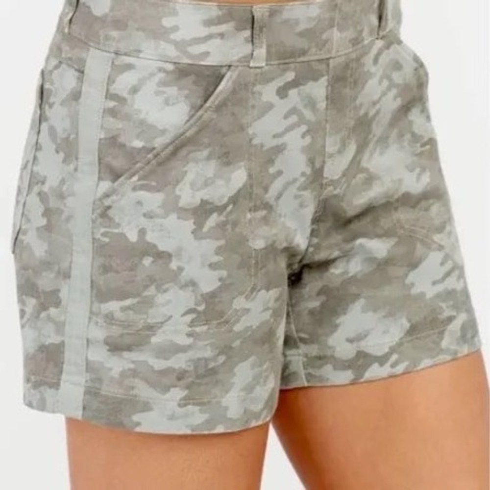 Spanx Camo Stretch Twill Shorts Green Camouflage Pull On 20358R Medium